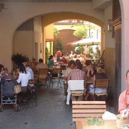 Gasthof Zum Weissen Lamm Sommerach Exterior foto